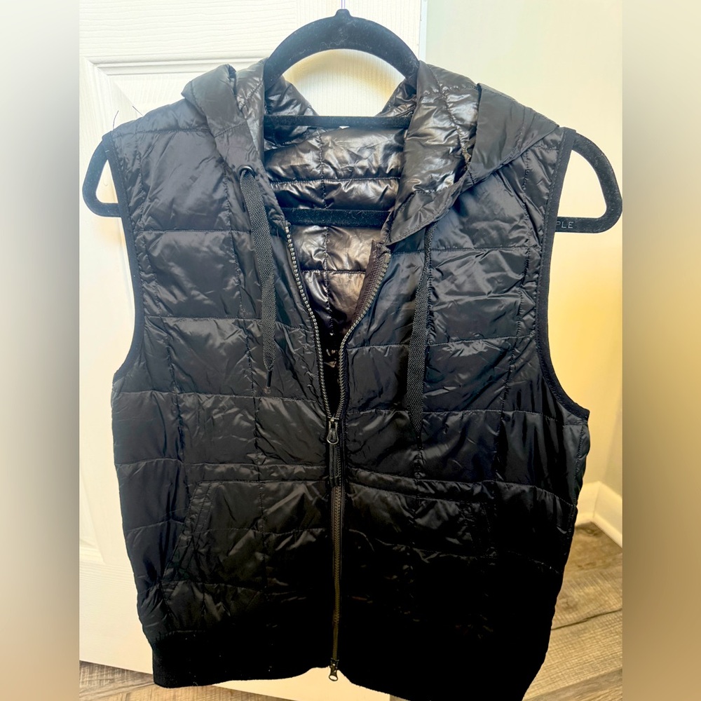 Peloton “Therma ball type” vest. Women's Black XL Taion